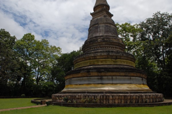 Chiang_mai_Watumongchedi500.jpg