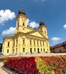 Hungary-Debrecen-Calvinist-Big-Church-on-Kossuth-Square-Day-L.jpg