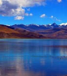 Travel-Tibet-Yamdrok-Creative-Commons-by-lacitadelle@flickr.jpg