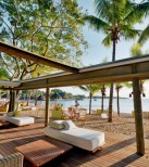ravenala-attitude-mauritius-beach-lounge.jpg