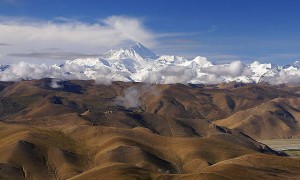 Kina-Tibet-Route-to-rongbuk-and-Everest-base-camp-Creative-Commons-by-ernie-reyes@flickr.jpg