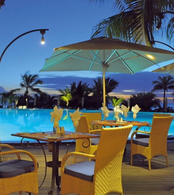 mauritius-le-victoria-hotel-restaurant-and-pool_72dpi_2500px.jpg