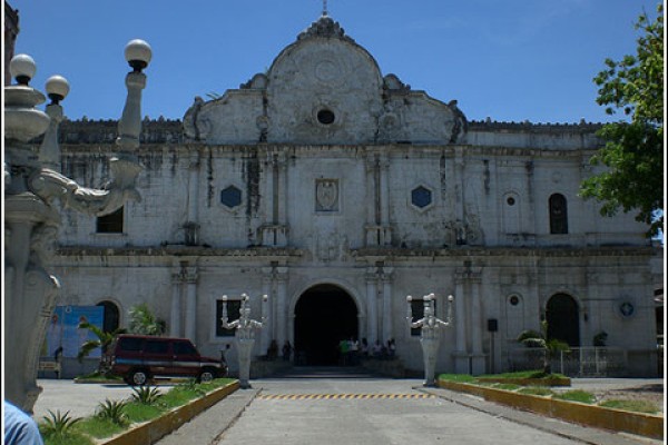 Cebu-Metropolitan-Cathedral.jpg