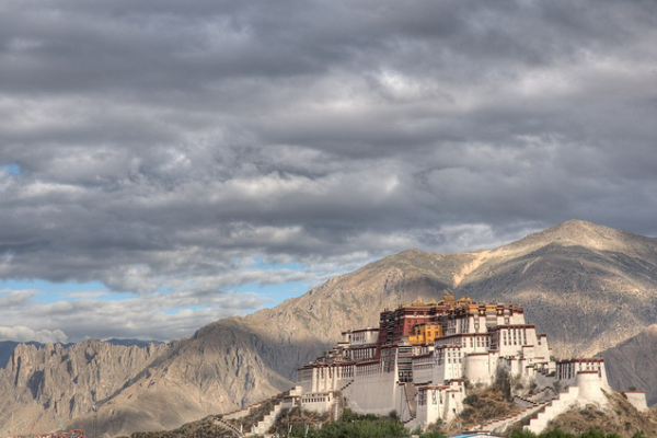 Kina-Lhasa-potala-palace-Creative-Commons-bymbraagaard@flickr.png
