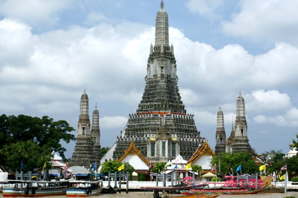 holidays-Bangkok-Thailand-hotel-package-deal-travel-tips-guide-Wat-arun-temple-dawn1.jpg