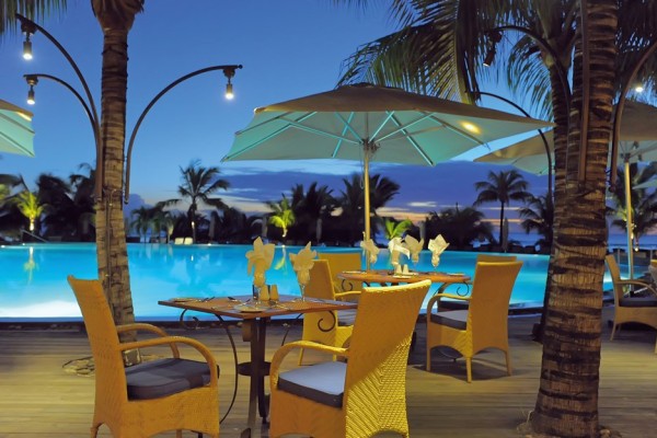 mauritius-le-victoria-hotel-restaurant-and-pool_72dpi_2500px.jpg